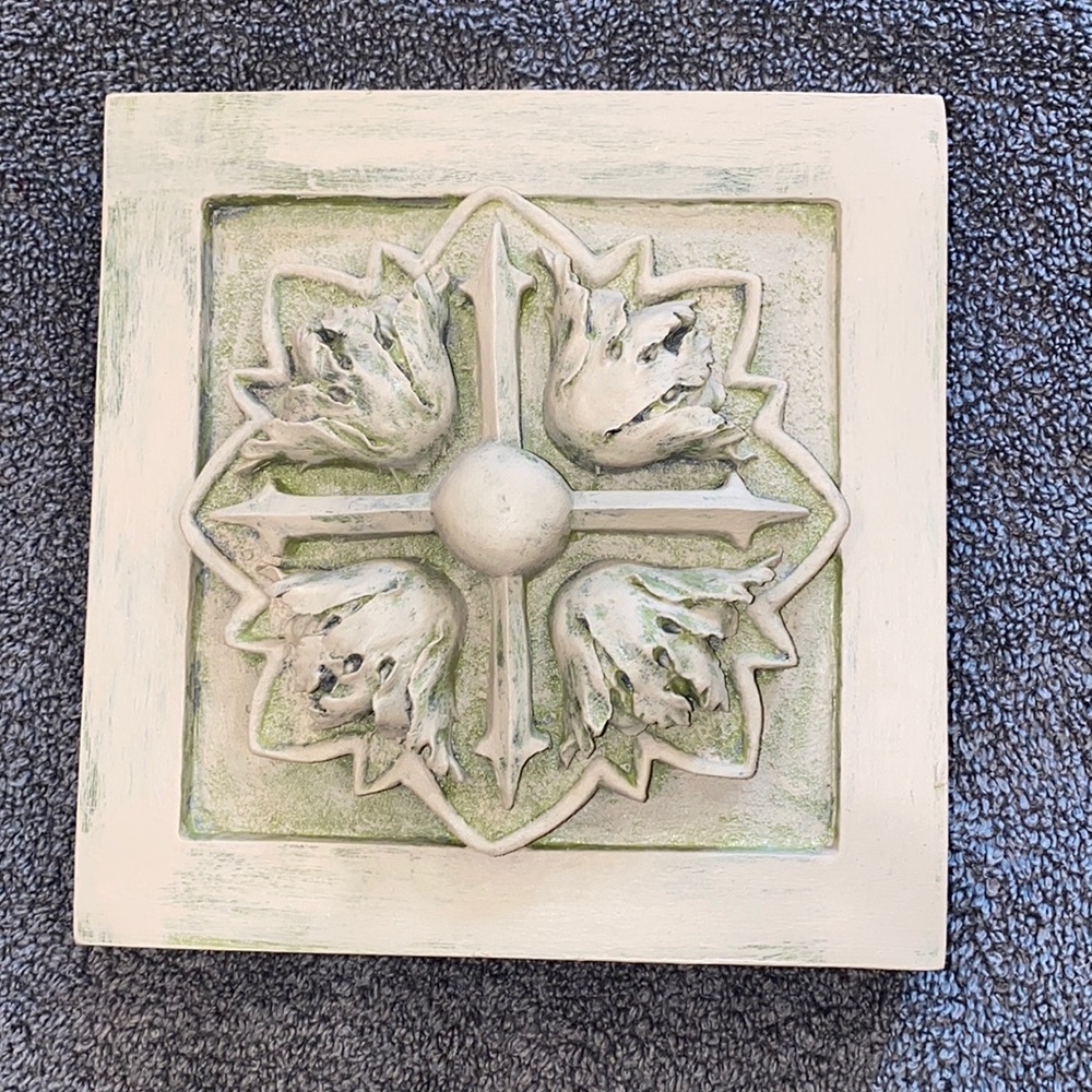 Wall Decor Vintage victorian Style plaque NWOT